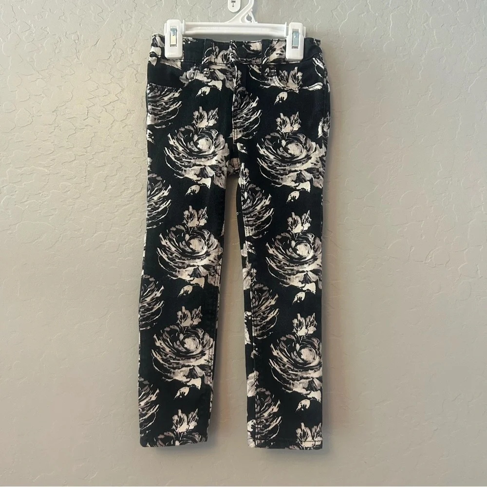 ⭐️Baby Gap black and white floral denim leggings size 4 years